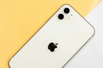 A picture of an Iphone