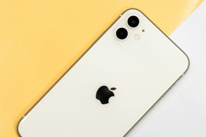 A picture of an Iphone